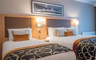 Отель Clayton Whites Hotel Уэксфорд Номер с двуспальной и односпальной кроватью-2